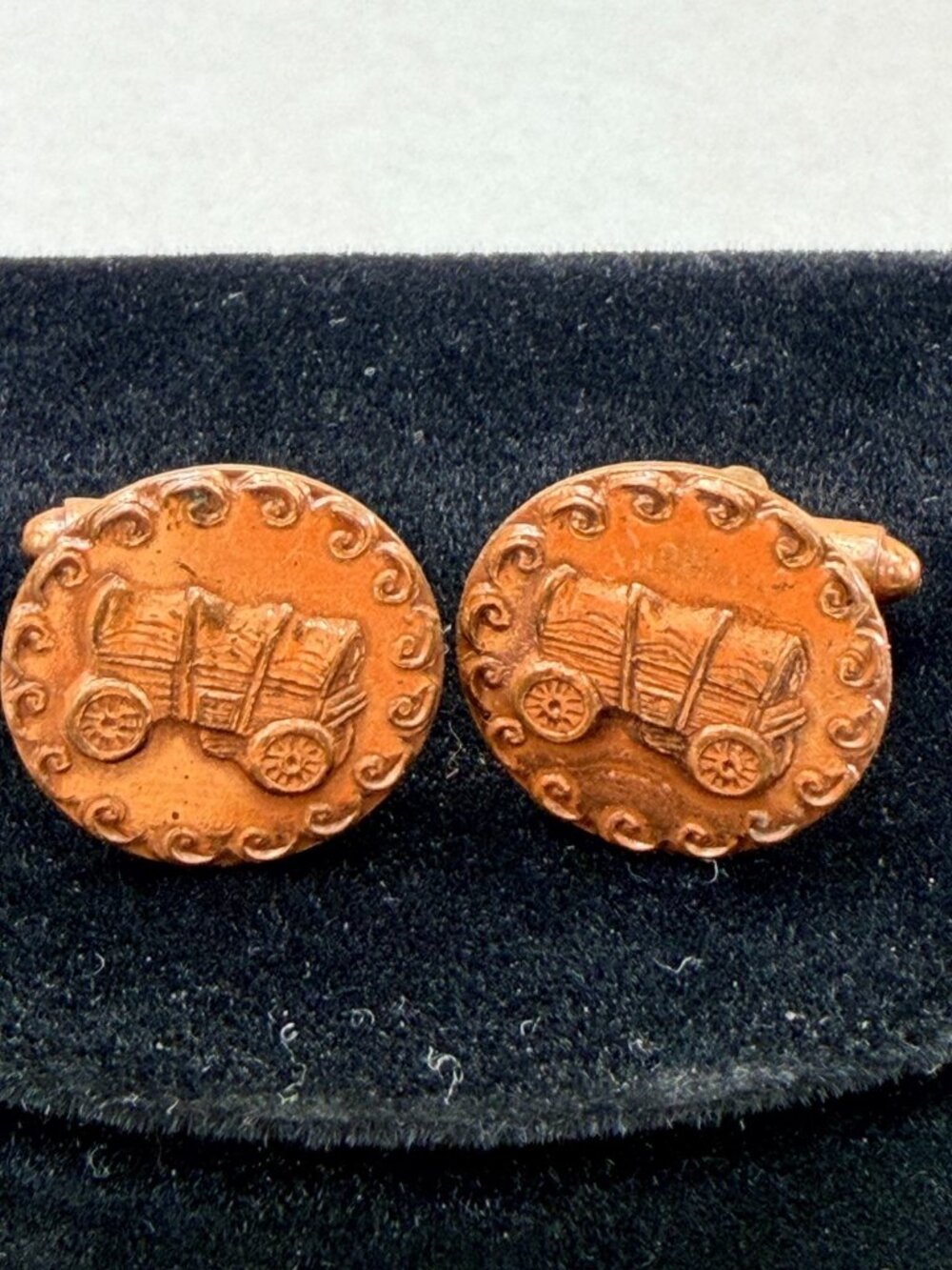 Vintage Wells Fargo Stagecoach Mens Wrist Cufflinks Black and Copper Western